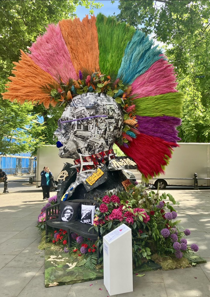 Kings Road Chelsea looking vibrant. #punk #Throwback