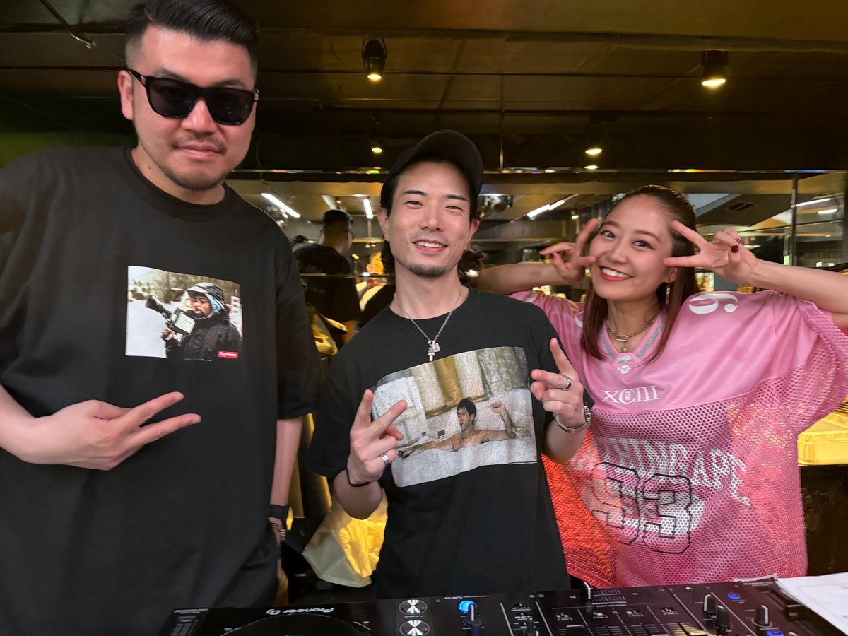 WrepRadio's tweet photo. #WREP 生放送中
TKda黒ぶち (@TKdakurobuchi)
yukarin (hy4_4yh) (@hyperyukarin)
「WREP6」#ロクレプ

サプライズ飛び入りゲスト
GASHIMA (@WJF_GASHIMA)
生出演中！

>>番組の視聴はこちら
https://t.co/EruYmiYmUG https://t.co/Ms5PsdTpRG