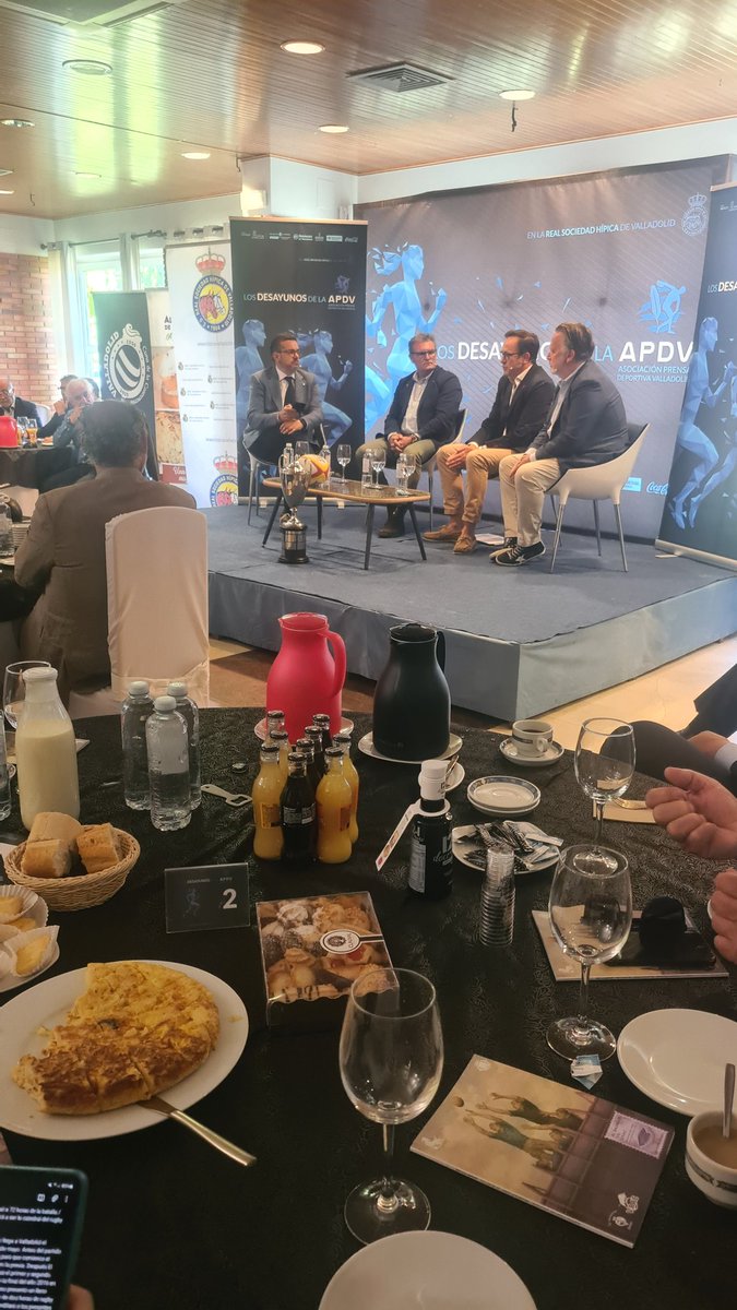 Desayuno con la @APDVALLADOLID promocionando la #Copadelreyrugby @NTTdataSpain entre @chami_Rugby y <a href="/VRAC/">🧀 VRAC 🧀</a> además hablamos del posible mundial 2037 de rugby en España. <a href="/RChallengeTV/">RugbyChallengeSpainTV</a>
