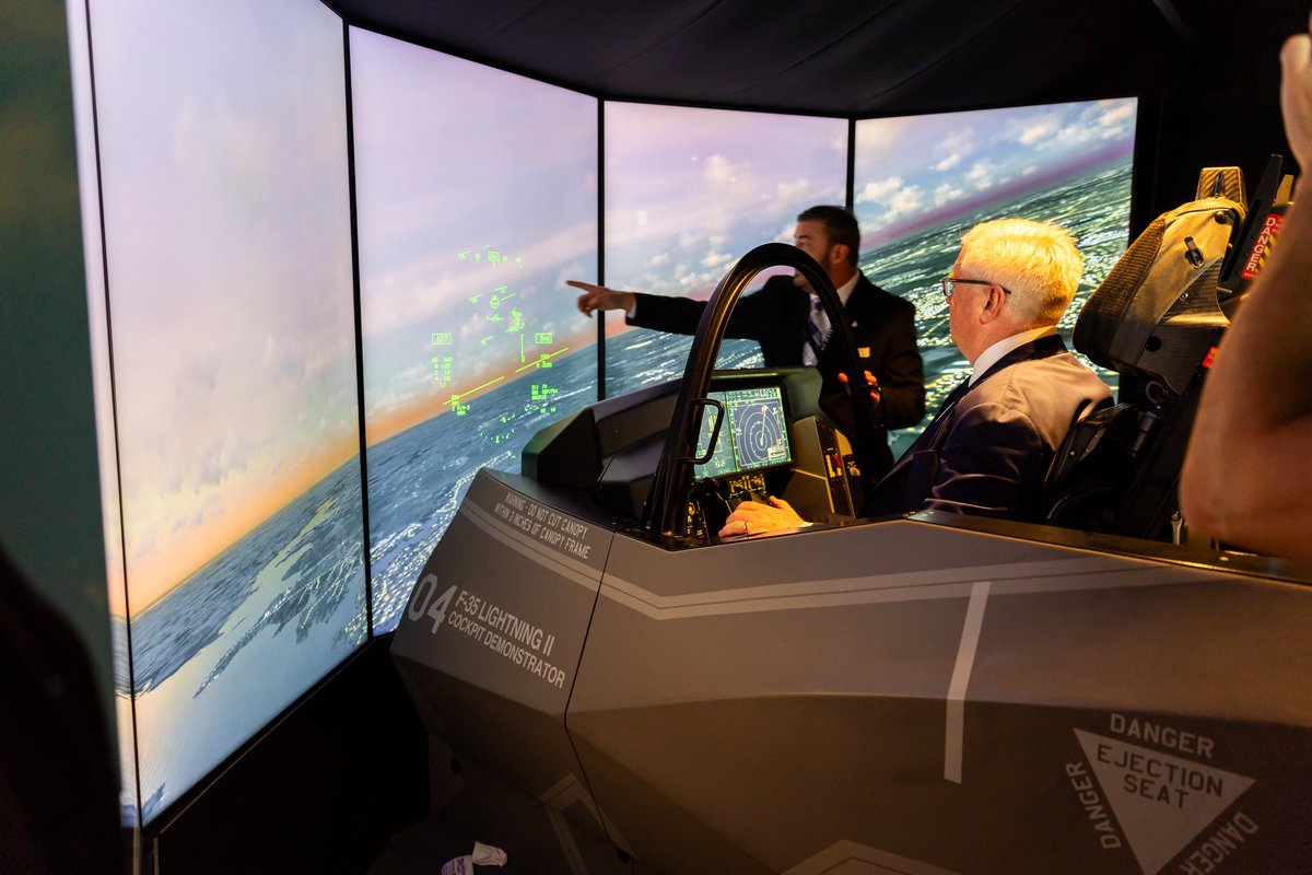 USAmbJapan's tweet image. The #IndoPacific is a tough neighborhood. To maintain peace and security in the region requires the 🇺🇸🇯🇵 Alliance to invest and innovate like never before. Our industry partners, like those exhibiting at this year’s Defense Security Equipment International Japan event, are