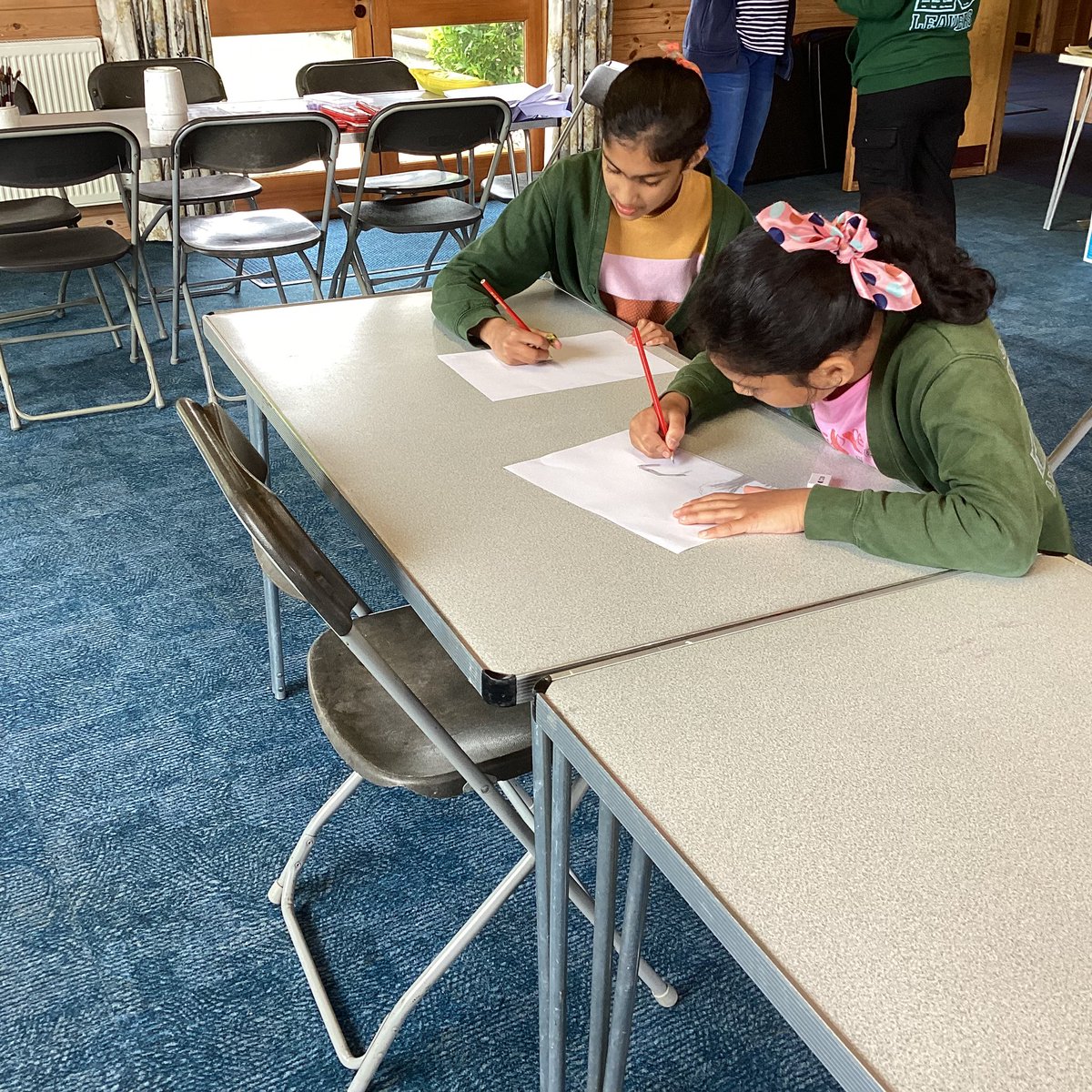 GreenfieldsPri1's tweet photo. The rain hasn’t dampened our artistic talents! Observational drawing of our beautiful surroundings. https://t.co/rHSpJk1ioC