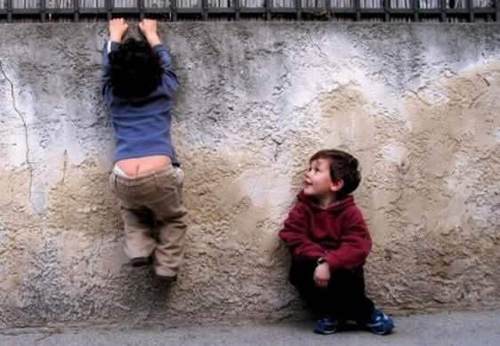 تصویر سمت چپ منو برد به زمان فرندفبد و اون فید معروف <a href="/Bidaddd/">بیداد</a>  با تیتر ،  ببین سگ دارن؟