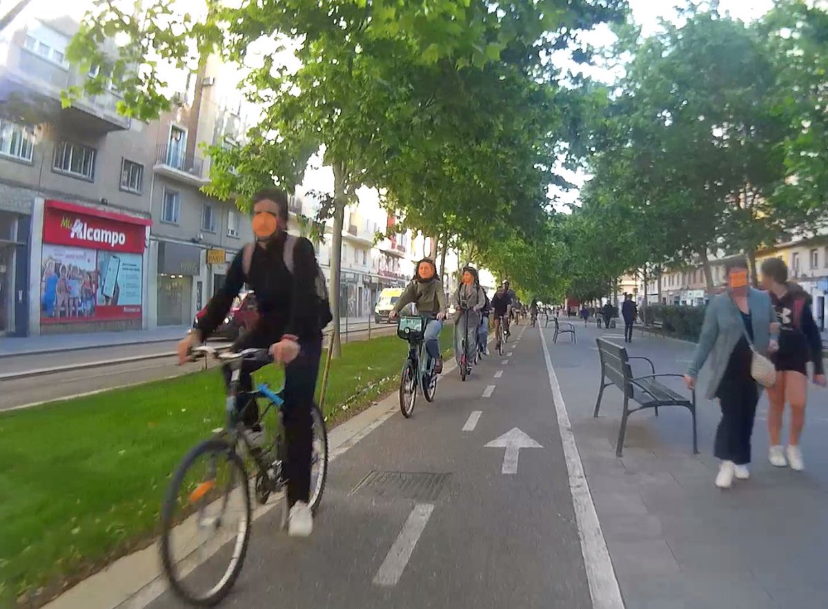 Carril bici colapsado.
Estos momentos tenían que llegar.
#ZaragozaCiudadDeBicis