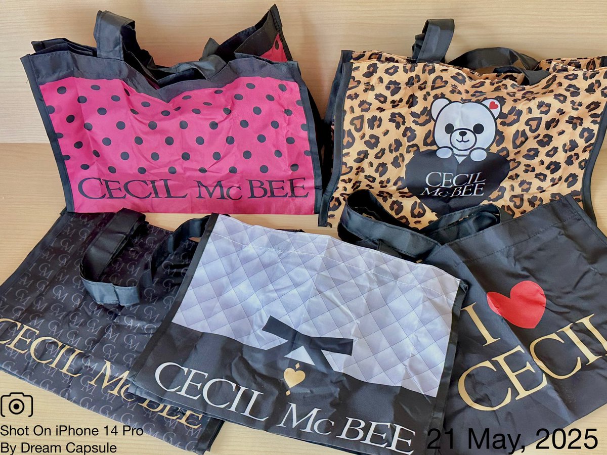 🌟新入荷ガチャ商品プレゼントCP🌟

懐かしのショッパーデザインがエコバッグに💕
「CECIL Mc BEE ショッパー風ミニエコバッグ」

フォロー&amp;RP(RT)していただいた方の中から抽選で2名様に全5種セットをプレゼント🎁
ドリカプへの入荷日とキャンペーン詳細は↓

#ドリームカプセル #ガチャ専門店