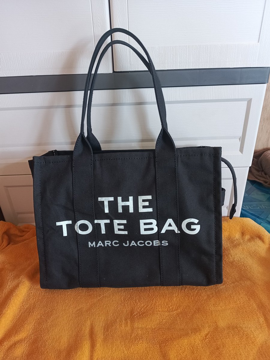 Jake374398444's tweet photo. Sold Out ka agad ang dalawang bag ko na Marc Jacobs 😇😇😇Thanks Papa God sa grasya https://t.co/ns1RgX8I71