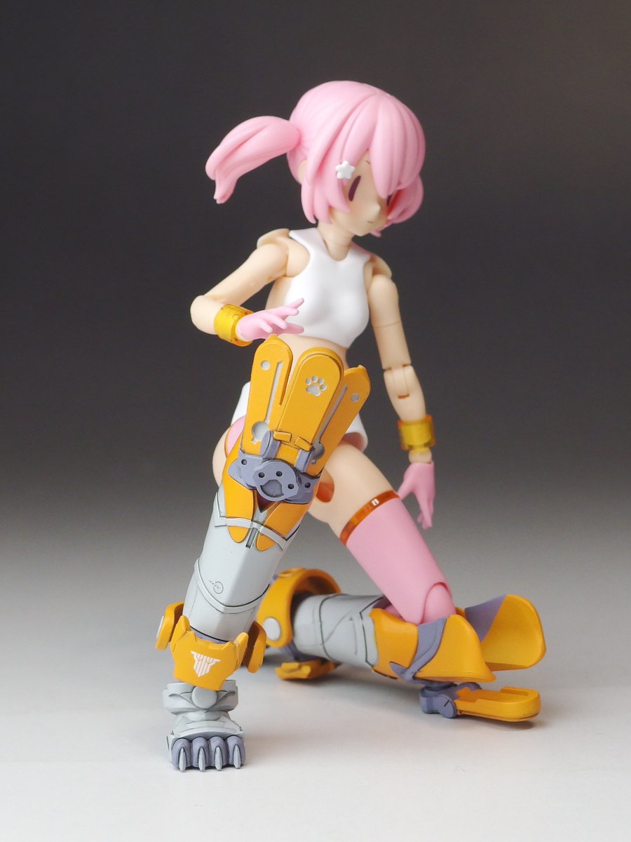 【アマツバキ】
アルカナ系装肢シリーズ。プニモフ含むＢ２対応。
東洋風脚半をメインモチーフとしてデザイン。
脚絆のヒモを模したモールドを配しました。
可動を妨げず、ぎゅっと詰まったパワフルさを。

量産：(有)コスモリブレ製レジンキャストキット
リプ続

#AKG27 #メガミデバイス