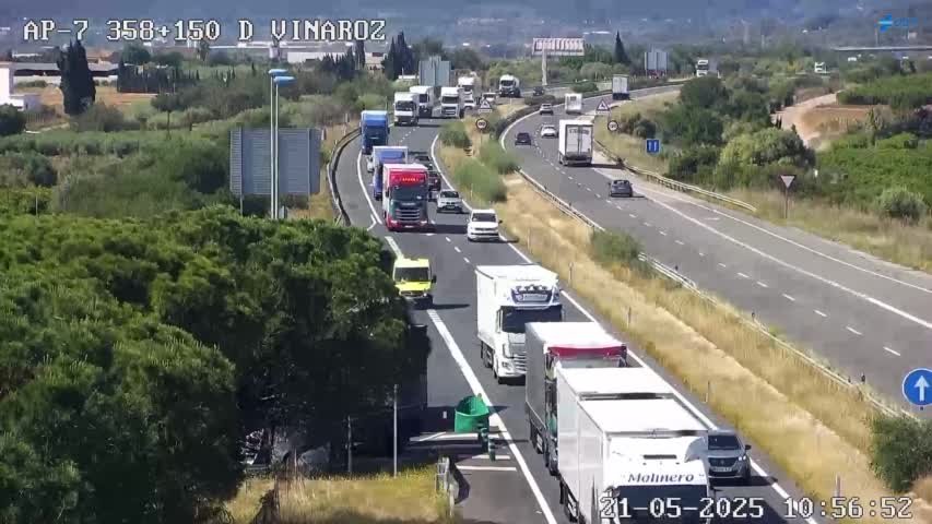 VOSTcvalenciana's tweet image. 📢🔴 Un #accidente dificulta la #AP7 en #Castellón, en el entorno de #AlcalàdeXivert.

➡️Incidente en el P.K.376.
➡️En dirección a Valencia.

ℹ️Más información en @InformacionDGT y boletines de radio 📻.
