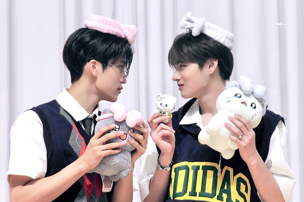 junwoo_sol's tweet image. 🌧️💞

#루네이트 #LUN8 
#준우 #junwoo #지은호 #JiEunHo
#보고싶은호_지은호생일축하해 
#MayBloomHowls_HappyJiEunhoDay