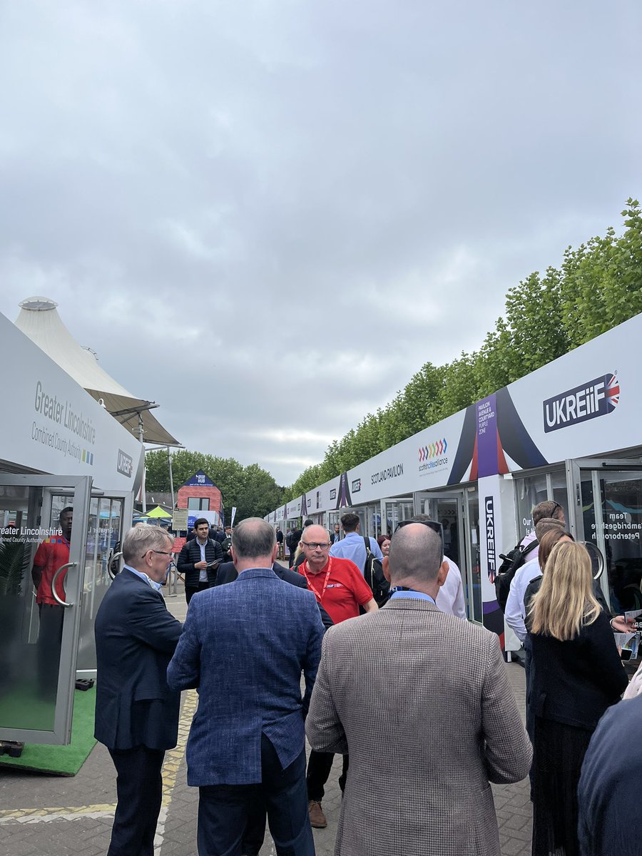It’s day two of #UKREiiF and the crowds are beginning to gather.

We’re looking forward to a busy day of meetings with investors, developers, and representatives from local and national government, as well as catching some great talks! 

#Investment #Infrastructure #Leeds