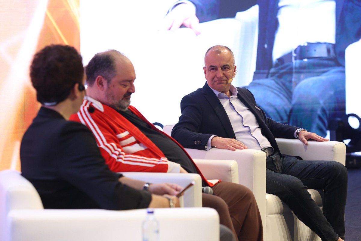 Farklı yollardan yürüyen iki ilham verici isim, aynı sahnede!
Yemeksepeti kurucusu Sayın Nevzat Aydın ve Arzum YK Başkanı Sayın Murat Kolbaşı deneyimlerini, vizyonlarını ve girişimciliğe dair bakış açılarını Zirvedekiler’de paylaşıyor!
<a href="/zagortenay76/">Nevzat Aydın</a> <a href="/tmuratkolbasi/">Murat Kolbaşı</a> 
#Zirvedekiler