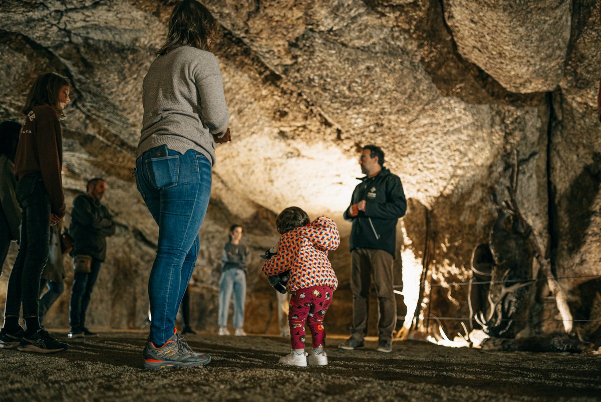 Coves de l'Espluga (@covesespluga) on Twitter photo 👨👩👧👦 Fa una setmana va ser el Dia Internacional de les Famílies... ja ho has celebrat?
👀 Endinsa’t amb els teus en un món subterrani ple d’història. Descobrireu com vivien els nostres avantpassats i viureu una experiència que recordareu sempre.
💫 Vine i viu-ho en família! 👨👩👧👦 Fa una setmana va ser el Dia Internacional de les Famílies... ja ho has celebrat?
👀 Endinsa’t amb els teus en un món subterrani ple d’història. Descobrireu com vivien els nostres avantpassats i viureu una experiència que recordareu sempre.
💫 Vine i viu-ho en família!