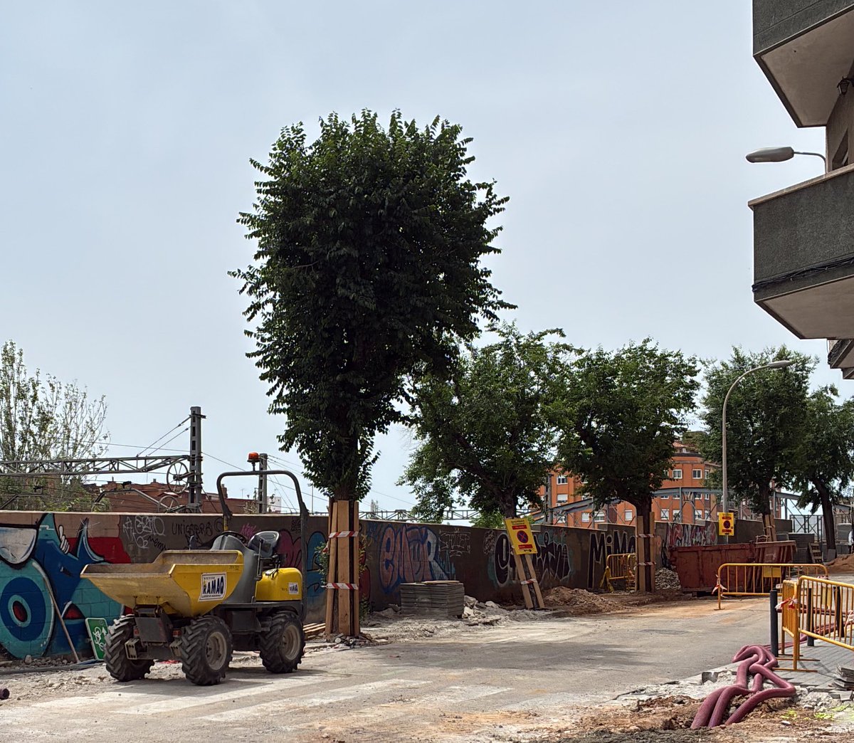CACollblancTorrassa (@torrassa12ca) on Twitter photo Hola <a href="/LHAjuntament/">Ajuntament de L'Hospitalet</a>
Necesitamos que cuiden el poco verde que tenemos en #CollblancLaTorrassa
Los árboles de la Ronda de la Via están en peligro porque no tienen sustrato y están descalzos Hola <a href="/LHAjuntament/">Ajuntament de L'Hospitalet</a>
Necesitamos que cuiden el poco verde que tenemos en #CollblancLaTorrassa
Los árboles de la Ronda de la Via están en peligro porque no tienen sustrato y están descalzos