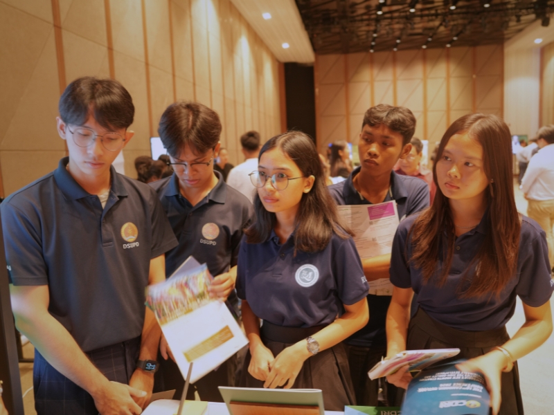 Cambodia Development Resource Institute (CDRI) (@cdri_official) on Twitter photo On the morning of 21 May, CDRI had the opportunity to showcase our publications and work at the Learning Day hosted by <a href="/PonlokChomnes/">Ponlok Chomnes</a>. It was an inspiring space for sharing, learning, and exchanging constructive feedback through meaningful conversations with all participants. On the morning of 21 May, CDRI had the opportunity to showcase our publications and work at the Learning Day hosted by <a href="/PonlokChomnes/">Ponlok Chomnes</a>. It was an inspiring space for sharing, learning, and exchanging constructive feedback through meaningful conversations with all participants.