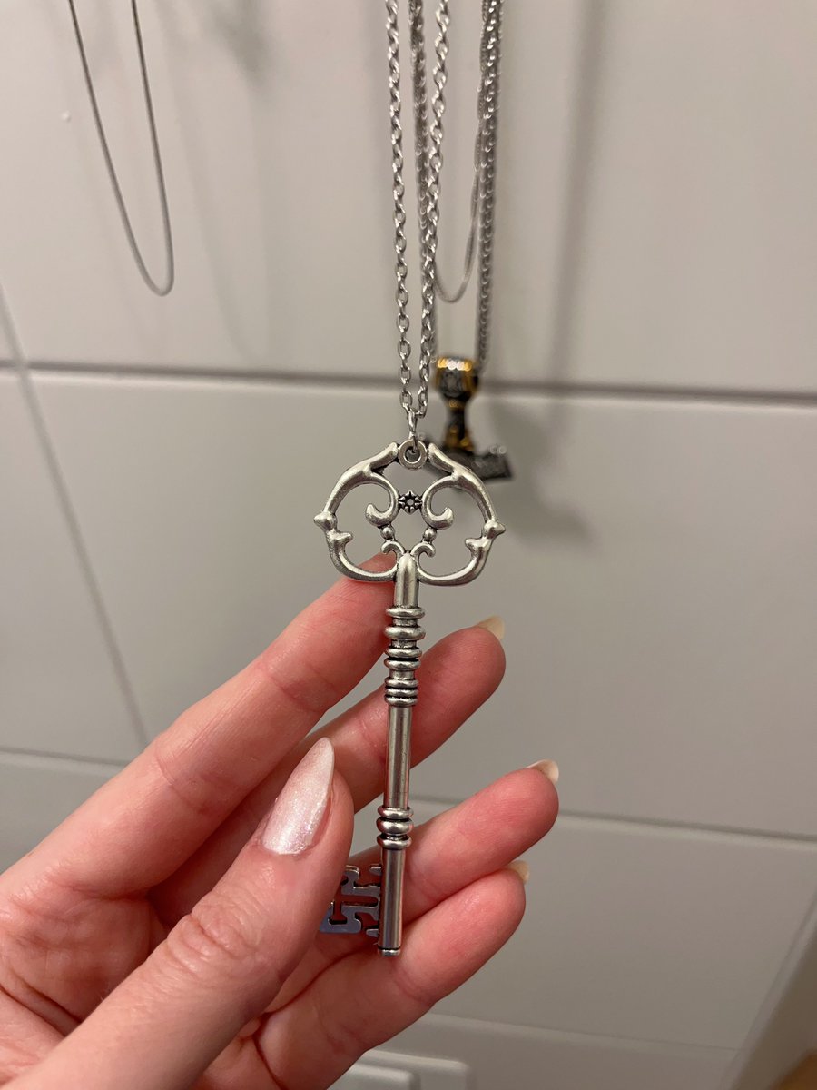 Wo wow wow my new magical necklace 🗝️