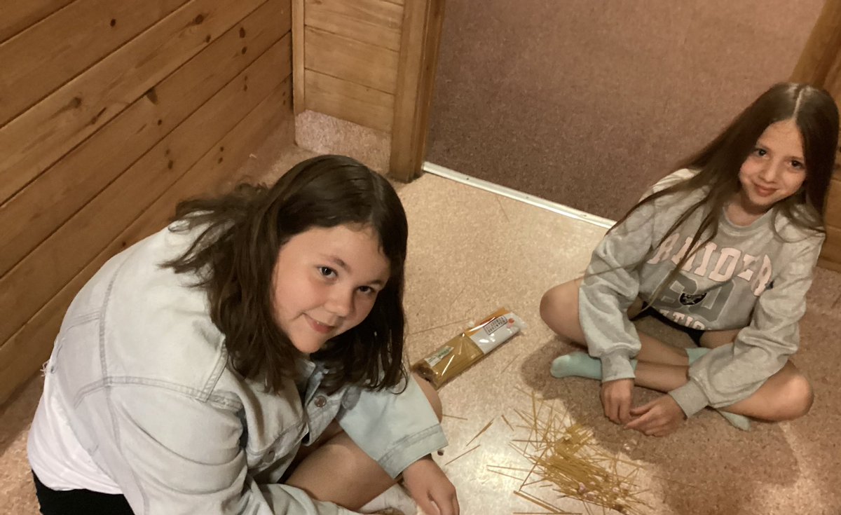 GreenfieldsPri1's tweet photo. Making a tower using spaghetti and mini marshmallows https://t.co/htzeKonAhw