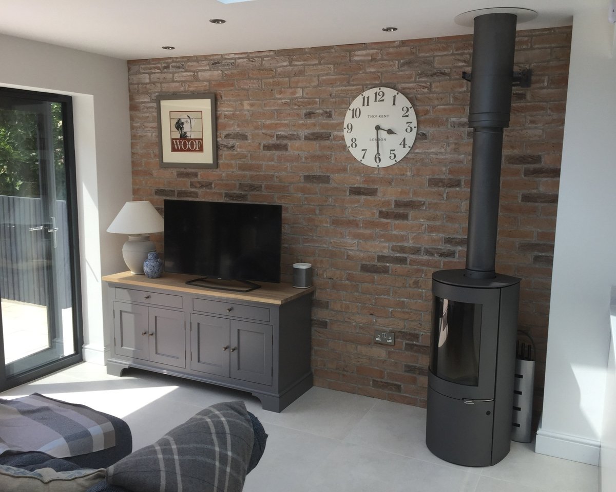 Who doesn't love a nice little log burner? This stylish corner piece looks great wrapped in Brick Slips!
.
.
#interiors #interiordesign #decor #designdeinteriores #designer #interior #interior4all #cosyhome #myeclectichome #space #mood #instadaily #instagood #instamood