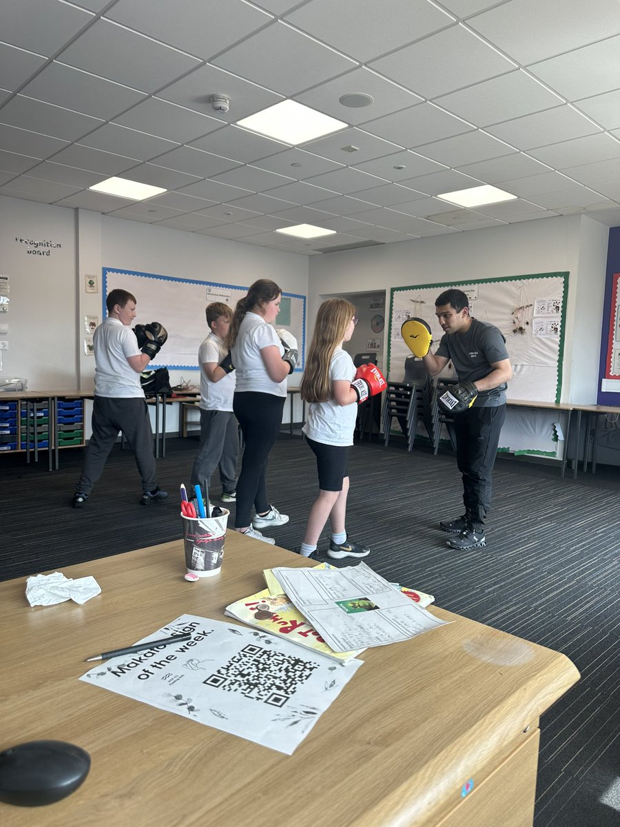 Lewis McTaggart (@asgknightswood) on Twitter photo π Boxing is Back π
Fantastic to have <a href="/kashFarooq/">Kash Farooq</a> back in at <a href="/KnightswoodSec/">KSS</a>/<a href="/ClydePrimary/">Clyde Primary</a> this week for new blocks starting π₯.
A role model for so many of our young people , brilliant sessions as well π.
<a href="/PEPASSGlasgow/">PEPASS Glasgow</a> <a href="/sportscotland/">sportscotland</a> <a href="/BoxingScotland/">Boxing Scotland</a> π Boxing is Back π
Fantastic to have <a href="/kashFarooq/">Kash Farooq</a> back in at <a href="/KnightswoodSec/">KSS</a>/<a href="/ClydePrimary/">Clyde Primary</a> this week for new blocks starting π₯.
A role model for so many of our young people , brilliant sessions as well π.
<a href="/PEPASSGlasgow/">PEPASS Glasgow</a> <a href="/sportscotland/">sportscotland</a> <a href="/BoxingScotland/">Boxing Scotland</a>