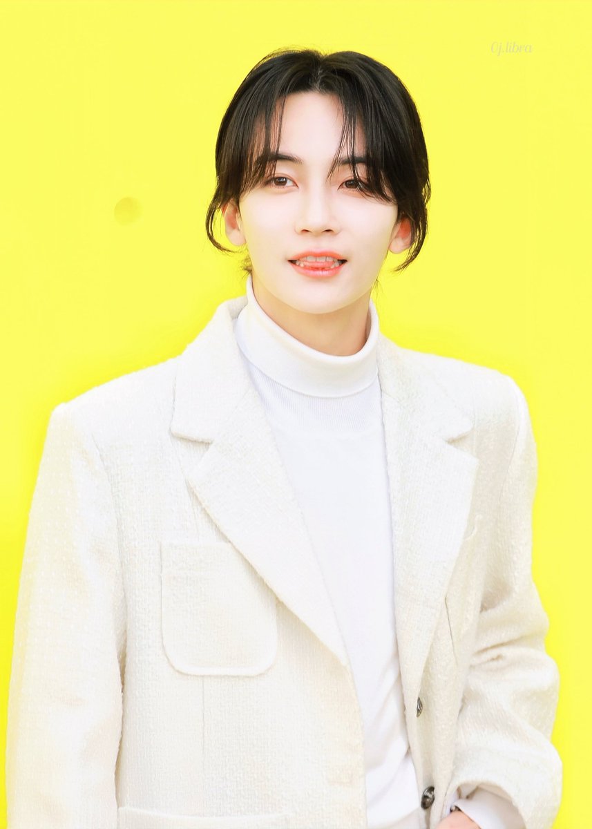 0jLibra's tweet photo. 정한이 D-400

점점 가까워지고 있어,,🫶🏻✨
#세븐틴 #SEVENTEEN
#JEONGHAN #정한 #ジョンハン https://t.co/Xc9Ew0Vqc9