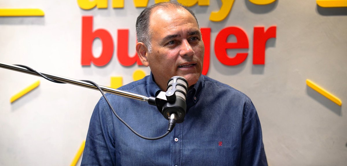 somosmerco's tweet photo. 🎙️ Nuevo episodio de #MercoPodcast con @LoneyArmijoV, Director General de @mcdonaldspa  (@arcosdorados Panamá)

🍟 #Liderazgo con propósito
💼 #Reputación desde la acción
👥 #Talento joven y cultura que inspira

▶️ Entrevista en #YouTube y #Spotify: https://t.co/b8kfJ9R0st https://t.co/Z2OYSGL5Z2