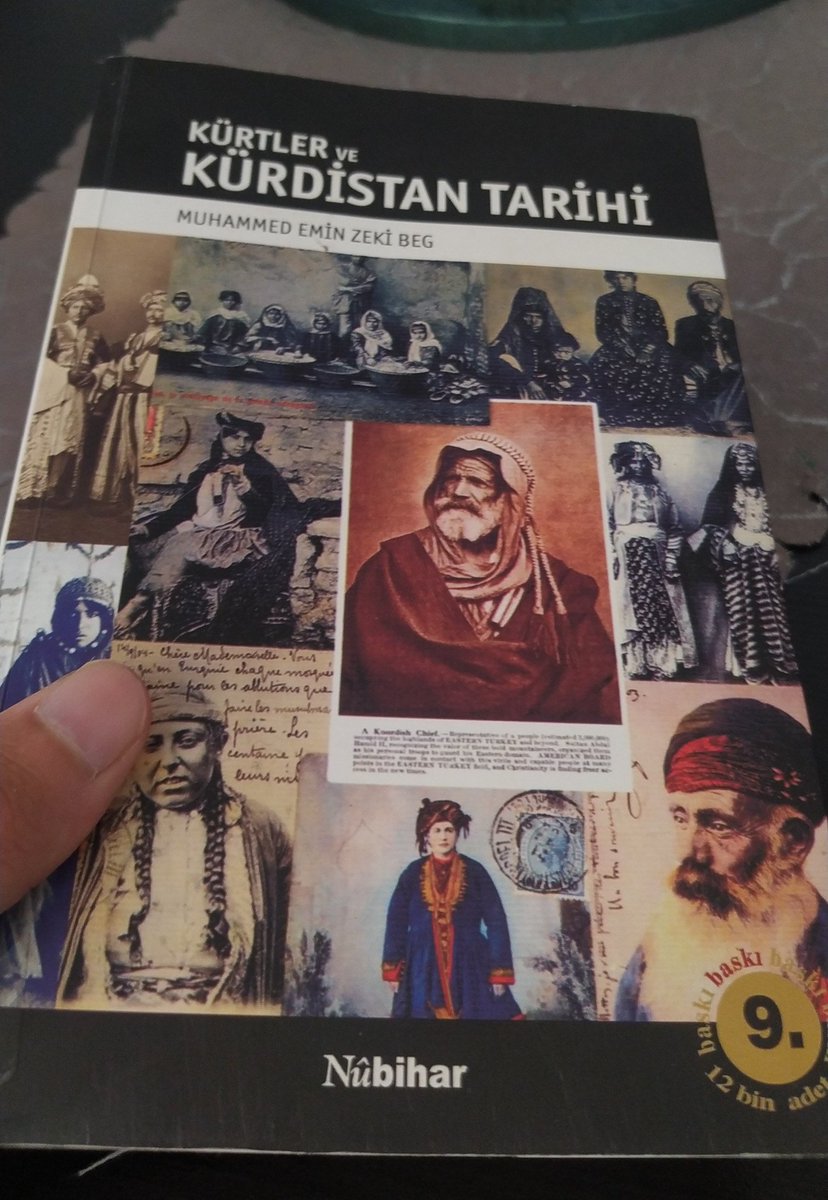 Okuduğum ilk kürt tarihi kitabı. 1930'lu yıllarda yazıldığı için eksikleri olsa da kürtler hakkında yazılmış akademik bir çalışmadır.