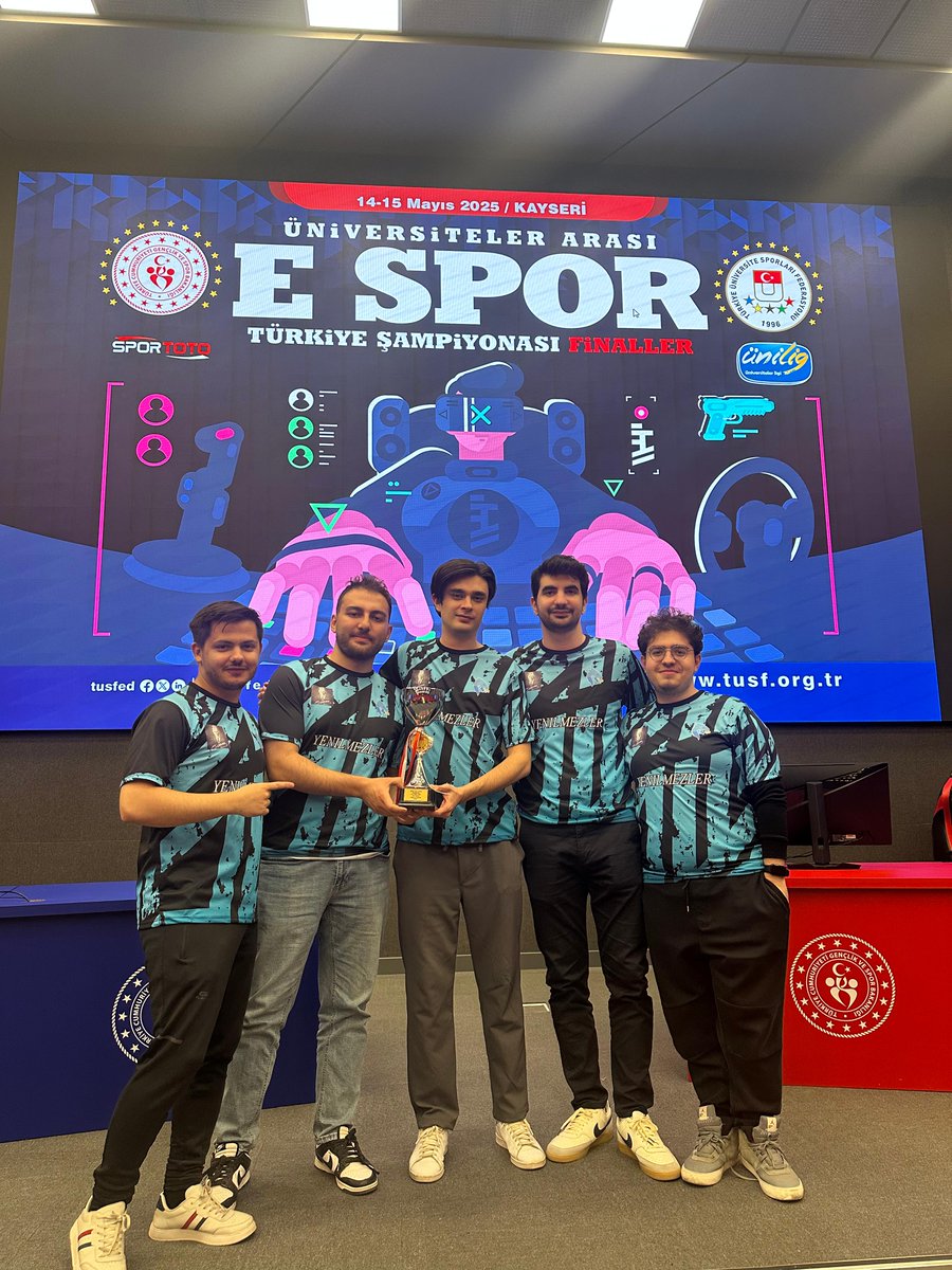 ErciyesUni1978's tweet photo. ÜNİLİG E-Spor Türkiye Şampiyonası'nda, ERÜ League of Legends Erkek Takımımız Türkiye https://t.co/HCcyxNTR43 oldu!  

Tüm sporcularımızı ve emeği geçen takım sorumlularımızı tebrik ediyoruz.  🎮

#ErciyesÜniversitesi #ESpor #ÜNİLİG2024 #LeagueOfLegends https://t.co/zi61WO1O1C