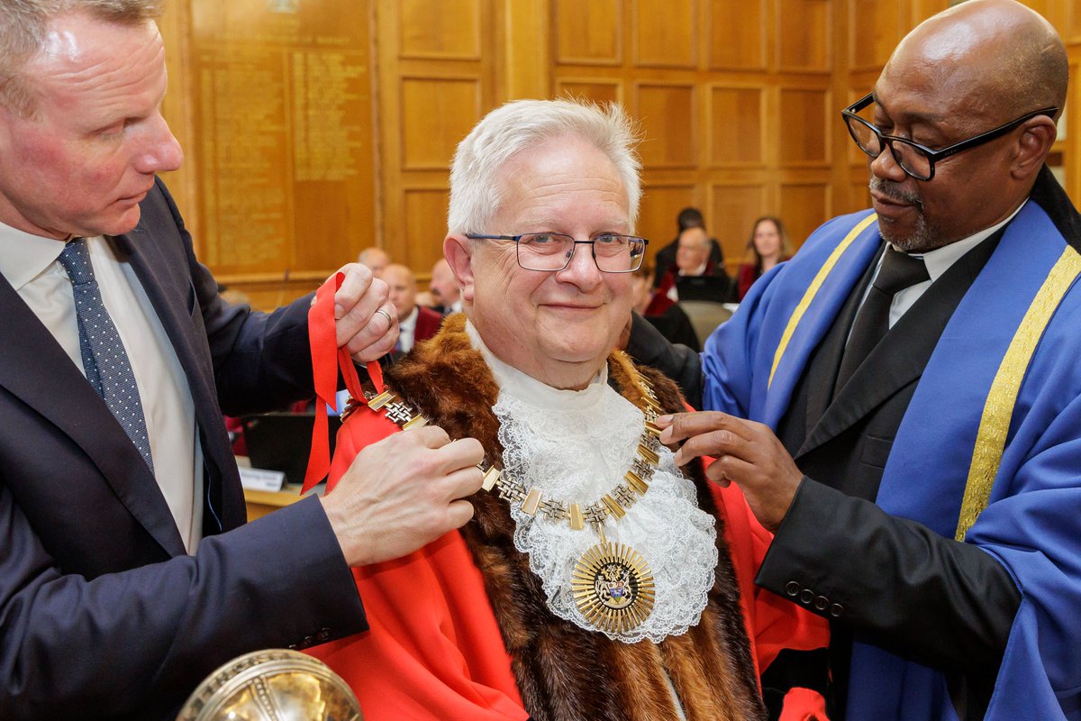 Councillor Danny Rich has become the 61st Mayor of Barnet, after being officially sworn in during the Annual Council Meeting held on Tuesday 20 May at Hendon Town Hall.

Read more: barnet.gov.uk/news/councillo…