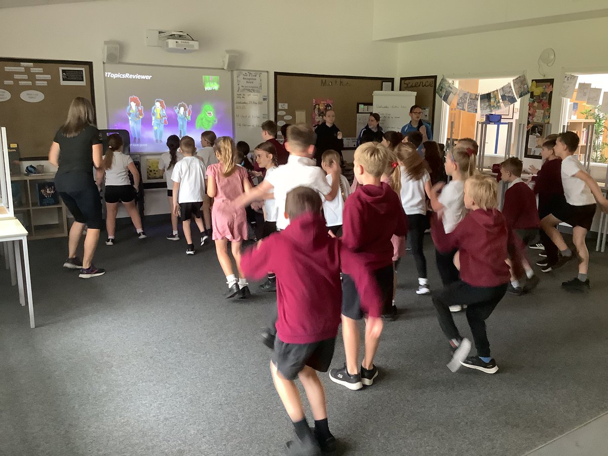 JFordStAnnes's tweet photo. Enjoying our first session with the Y10 priory PE students. Great way to start the day! @PCSASport #HealthyMeWeek https://t.co/cv0nF1T2wZ
