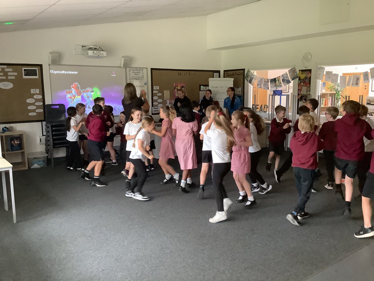 JFordStAnnes's tweet photo. Enjoying our first session with the Y10 priory PE students. Great way to start the day! @PCSASport #HealthyMeWeek https://t.co/cv0nF1T2wZ
