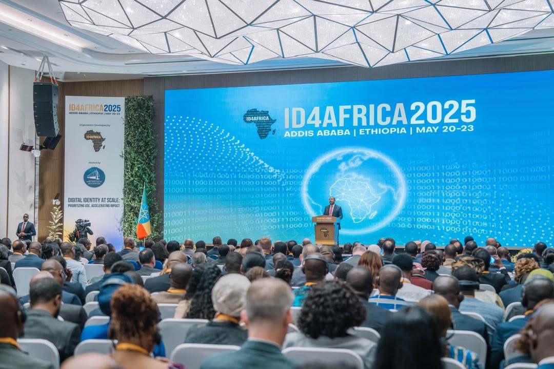 TeybaHassen's tweet image. ID4Africa2025 in full swing in Addis Ababa. The landmark event brought together identity & digital leaders from across Africa & beyond. An ideal event to showcase 🇪🇹’s digital transformation. The outcome wld help shape the future of identity for inclusive devt & service delivery.