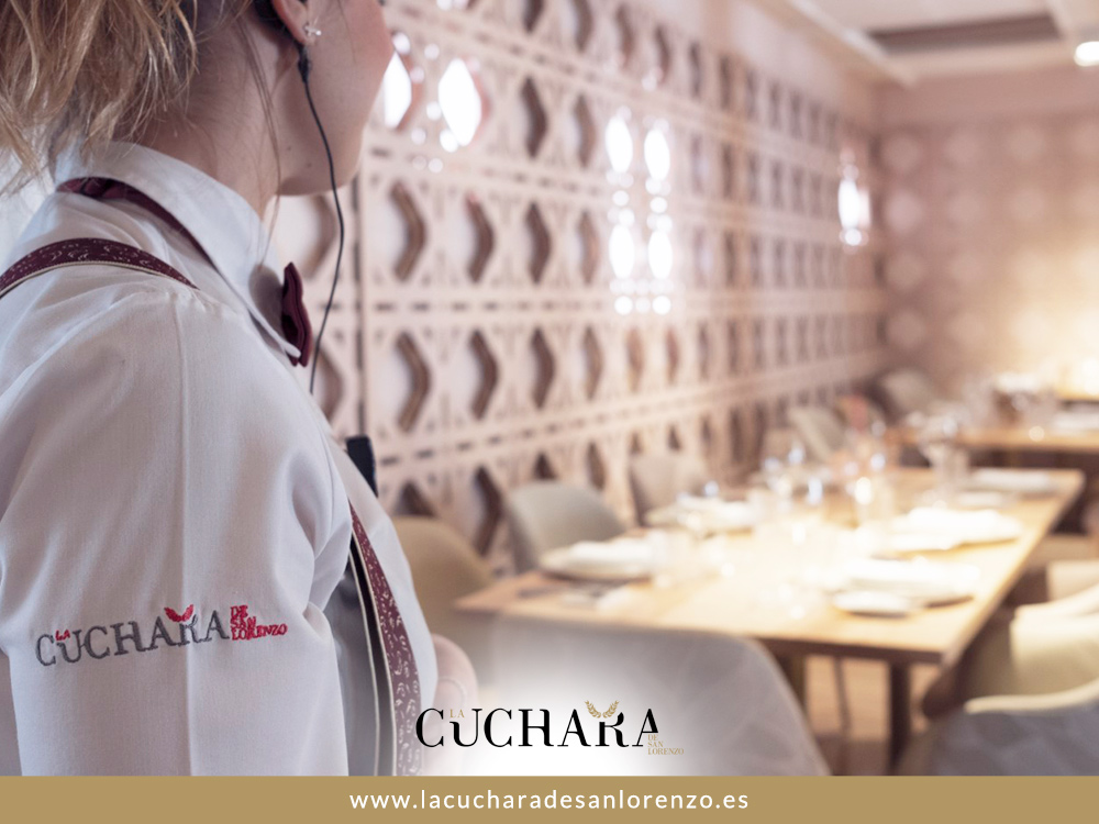 Así vivimos mayo: entre patios, feria y tradición. Córdoba se llena de vida y nosotros seguimos con lo nuestro: calma, atención y cocina con alma. 🌾

☎️ Llámanos al 𝟗𝟓𝟕 𝟒𝟕𝟕 𝟖𝟓𝟎 y que no te lo cuenten.

📍 C/ Arroyo de San Lorenzo, 2. Córdoba. España.