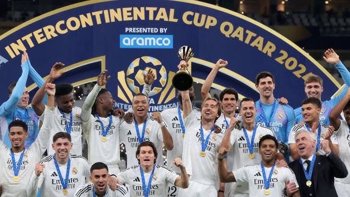 FanforeverReal's tweet photo. @Symbolizer_ @MadridXtra @ellarguero Carreras joining Madrid who win 2 trophies in 2024-25 

But olmo joined trophyless Barca last season 😄😅😅 https://t.co/AS1z4REL6S