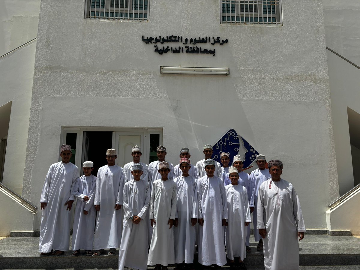 نظم اخصائي الأنشطة المدرسية أ.حمود البوسعيدي لطلبة الإذاعة المدرسية زيارة ميدانية إلى مركز العلوم والتكنولوجيا بالرويشية،
بهدف الاطلاع على احدث التقنيات والابتكارات العلمية التي تعزز التعلم التفاعلي وتثري التجربة التعليمية.
#أدم_للتعليم_الأساسي 
#تعلم_مستدام