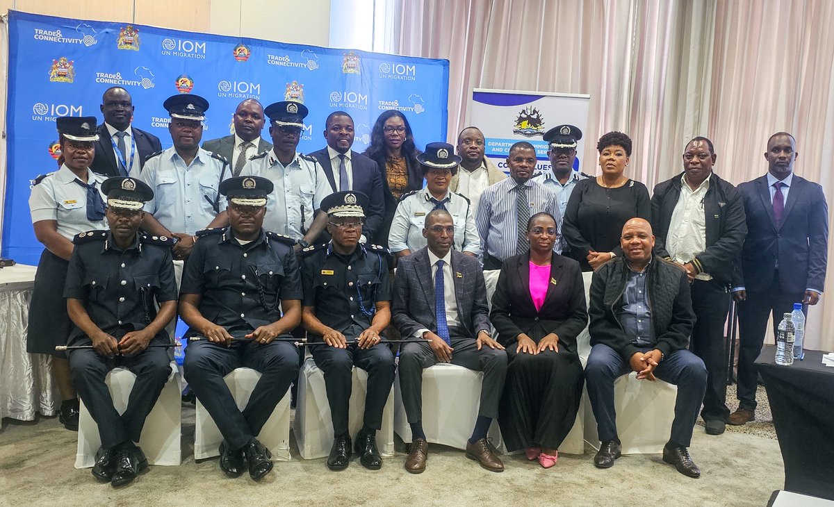 IOMMalawi's tweet photo. Day 1 underway! 🇲🇼 &amp; 🇲🇿 are meeting on #BorderPass  in BT 🇲🇼 (21-23 May). Experts from both countries are finalizing the MOU &amp; technical specs for a secure, machine-readable pass to boost trade for small-scale traders &amp; ensure safe cross-border mobility. More updates to follow. https://t.co/jl0o9pihtj