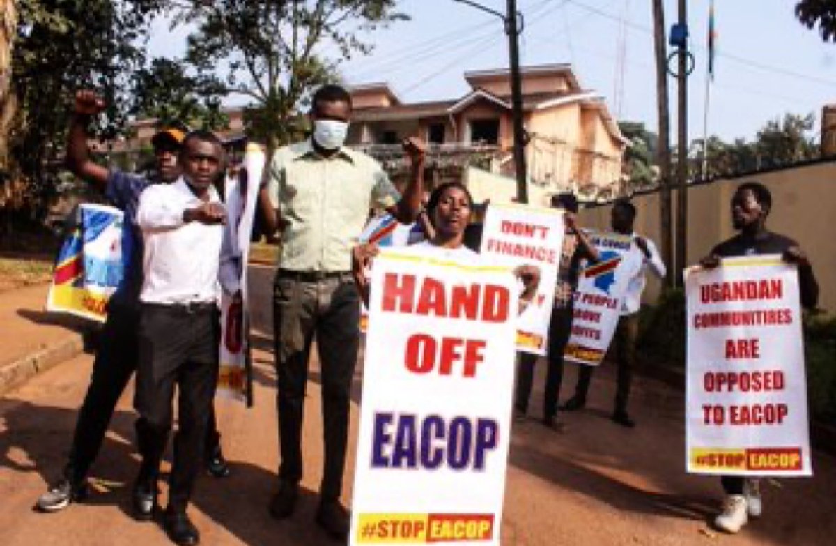 wnrailtd's tweet photo. KCB Bank finances #EACOP pipeline = 100,000+ people displaced, vital ecosystems destroyed. When activists brought a letter voicing concerns, KCB's response? Deception and arrest. RT to demand #FreeTheKCB11 and #StopEACOP
@stopEACOP https://t.co/CCbqKJXTqQ
