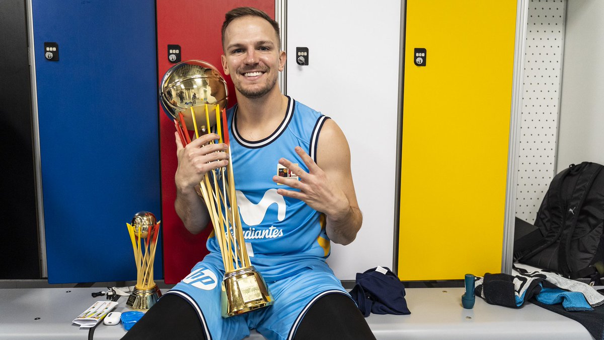 <a href="/dee1Johnny/">Johnny Dee</a> <a href="/ACBCOM/">Liga Endesa</a> 👋 Despedida #PrimeraFEB: <a href="/dee1Johnny/">Johnny Dee</a>, en números (y 3)

👕 @RealBetisBasket 
🏆 #CopaPrincesaLEB
🏆 #PrimeraFEB
⤴️ A <a href="/ACBCOM/">Liga Endesa</a> 

👕 <a href="/gipuzkoabasket/">Inveready Gipuzkoa Basket</a> 
🏆 #CopaPrincesaLEB
⤴️ A <a href="/ACBCOM/">Liga Endesa</a> 

👕 <a href="/MovistarEstu/">Movistar Estudiantes</a> 
🏆🏆 #CopaPrincesaLEB

👕 <a href="/morabancandorra/">MoraBanc Andorra</a> 
🏆 #PrimeraFEB
⤴️ A <a href="/ACBCOM/">Liga Endesa</a>