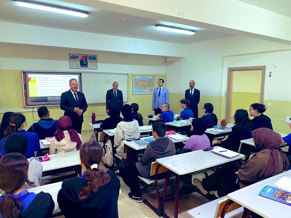 Beylikdüzü Kaymakamımız Sayın Bülent Karacan, İlçe Milli Eğitim Müdürümüz Sayın Zekeriya Postacı ve İlçe Millî Eğitim Şube Müdürümüz Sayın Murat Delen okulumuzu ziyaret ederek öğrenci ve öğretmenlerimizle bir araya geldiler. <a href="/tcmeb/">Millî Eğitim Bakanlığı</a> <a href="/istanbulilmem/">İstanbul İl Millî Eğitim Müdürlüğü</a> @Beylıkduzu_mem <a href="/zekeriyaz/">Zekeriya Postacı</a>