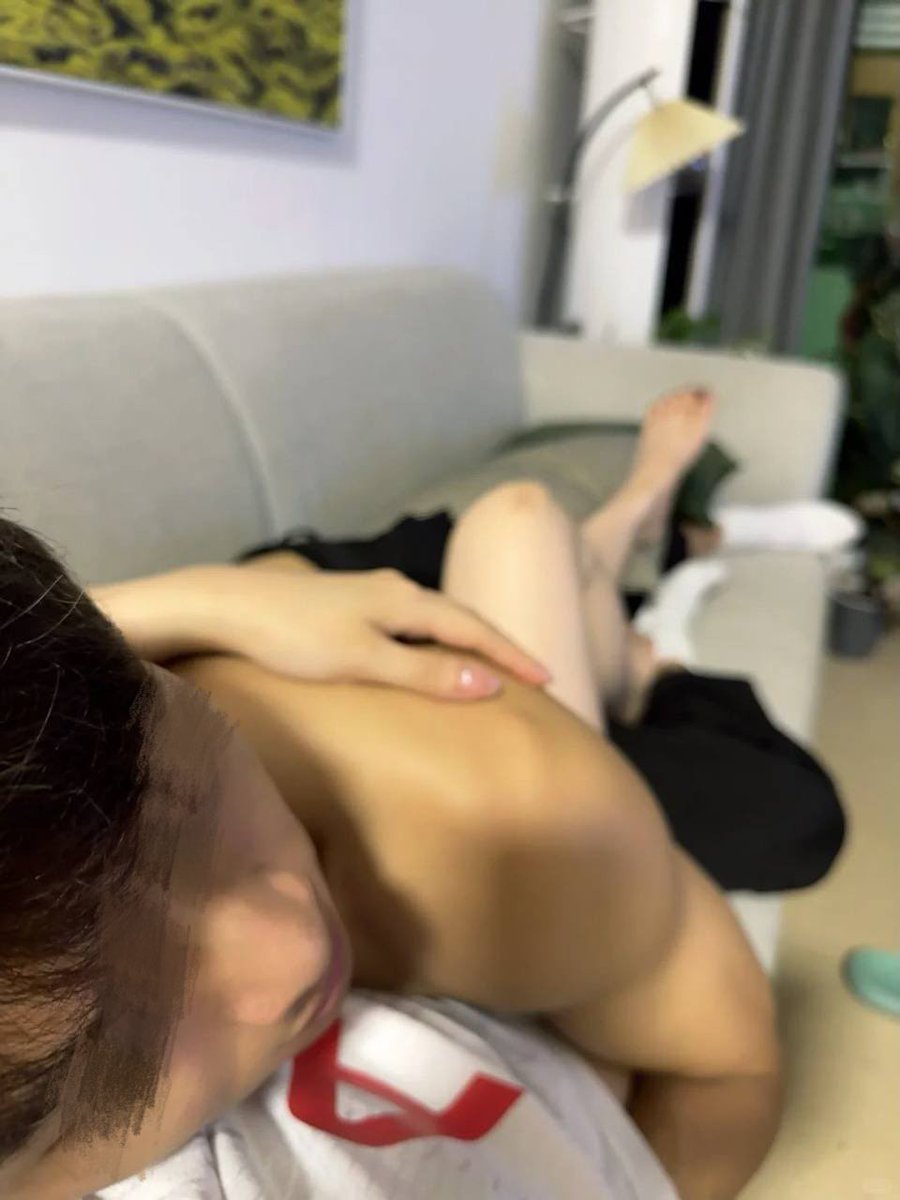 我弟520失戀 他問說能不能抱一下😭
結果直接躺在我奶上睡著是怎樣ಠ_ಠ https://t.co/x4iqm25IHp