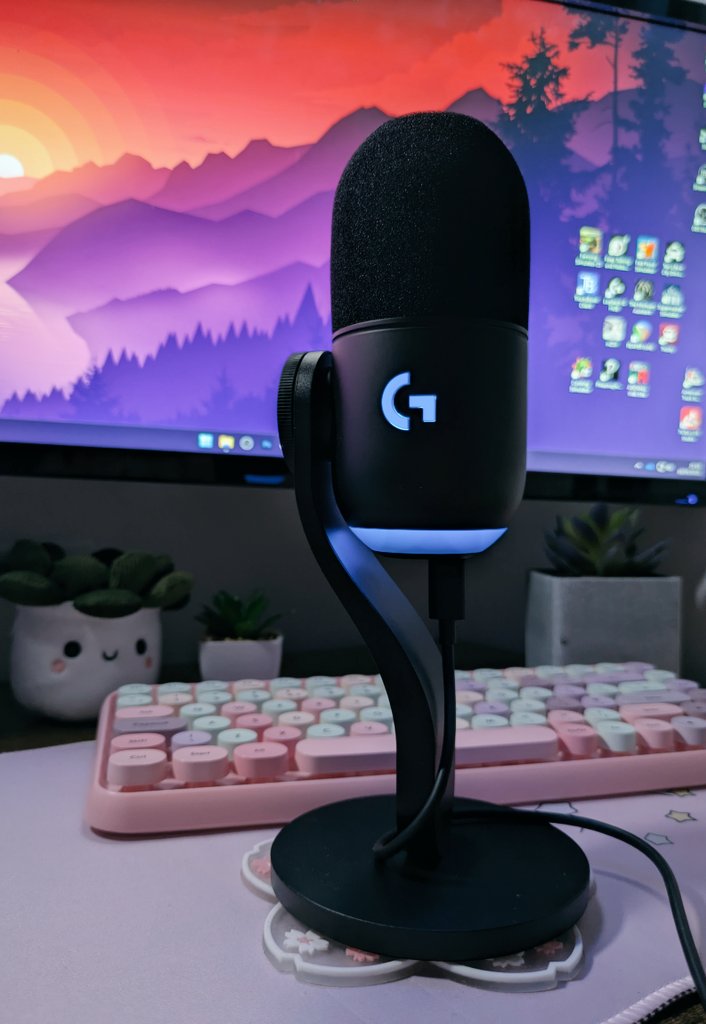 RunawayLobsterr's tweet image. Huge thanks to @LogitechG for sending me this beautiful Yeti GX, full video is on my Tiktok &amp;amp; insta! ☺️
#logitechgplaydays 
Link for the sale -
logi.gg/LPD_SPRING_FY2…