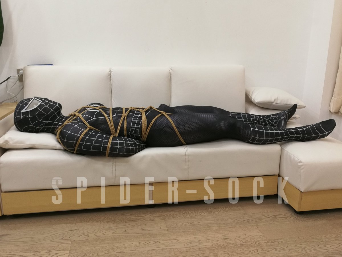 我拍的不好😂，實際的black spiderman:<a href="/b_NINNINNIN/">NINNIN</a>身材比照片更炸裂😉
🪢&amp;📷:<a href="/socklad/">spider-sock</a>