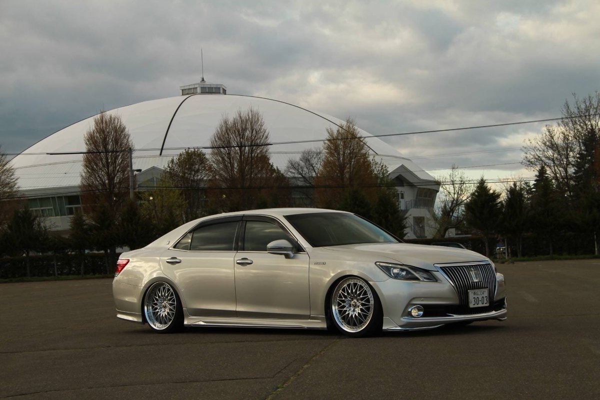 協力会社 Free が選ぶアワードは——
TOYOTA CROWN MAJESTA
上品×リアツライチ。
オーナー:03yu_crさん
削ぎ落とした先に、真のラグジュアリーがある。
おめでとう御座います㊗️