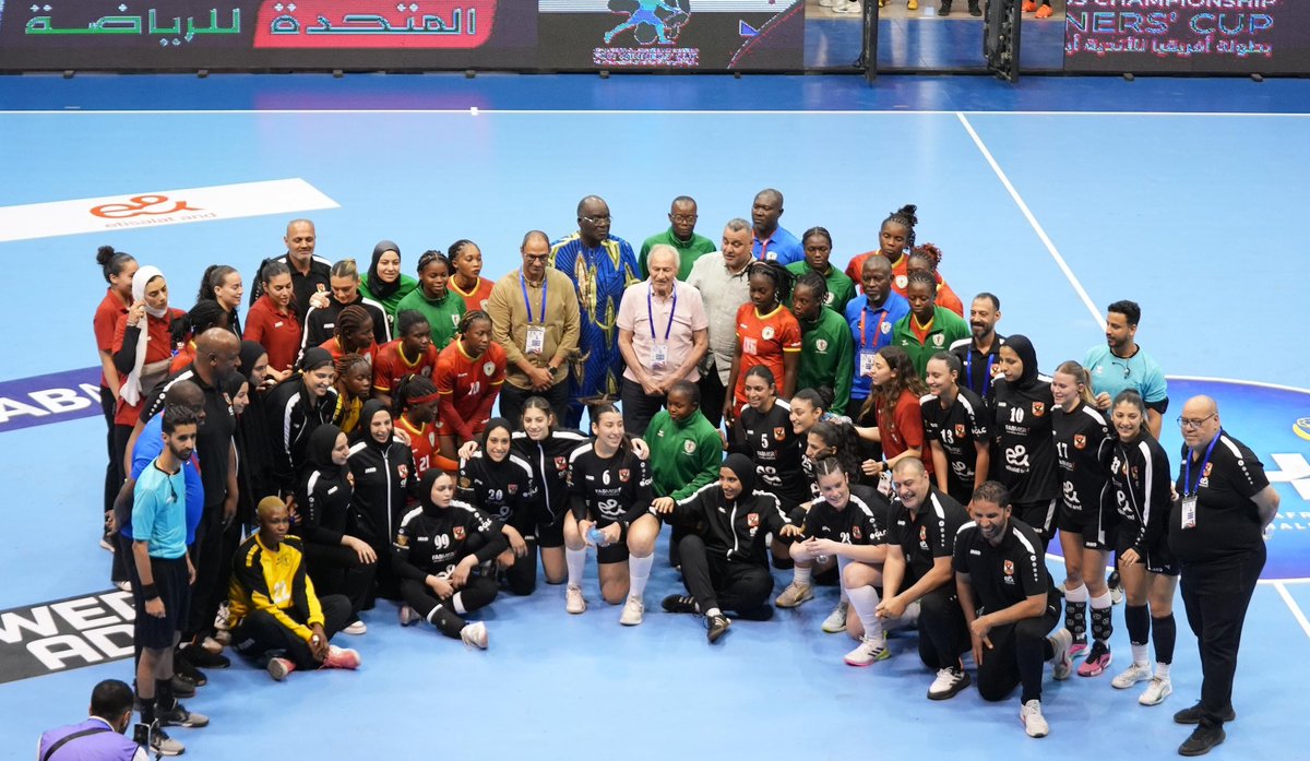 DeConfederation's tweet photo. โจ Le handball, cโest plus quโun sport : cโest une รฉcole de fair-play et de solidaritรฉ.
Sur le terrain, on gagne ensemble, on perd ensemble, mais on se respecte toujours. ๐ช๐ค
#CACVC2025
#Cairo2025 https://t.co/0KELLZaBXy