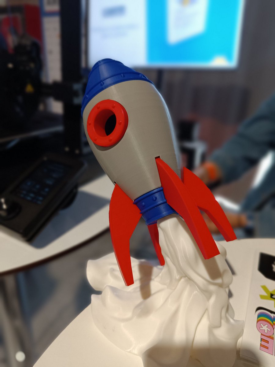 Vivimos #codemotionmadrid25 con estilio. A las 14:00 tendremos bingo tech con ¡¡¡premio!!!  🚀