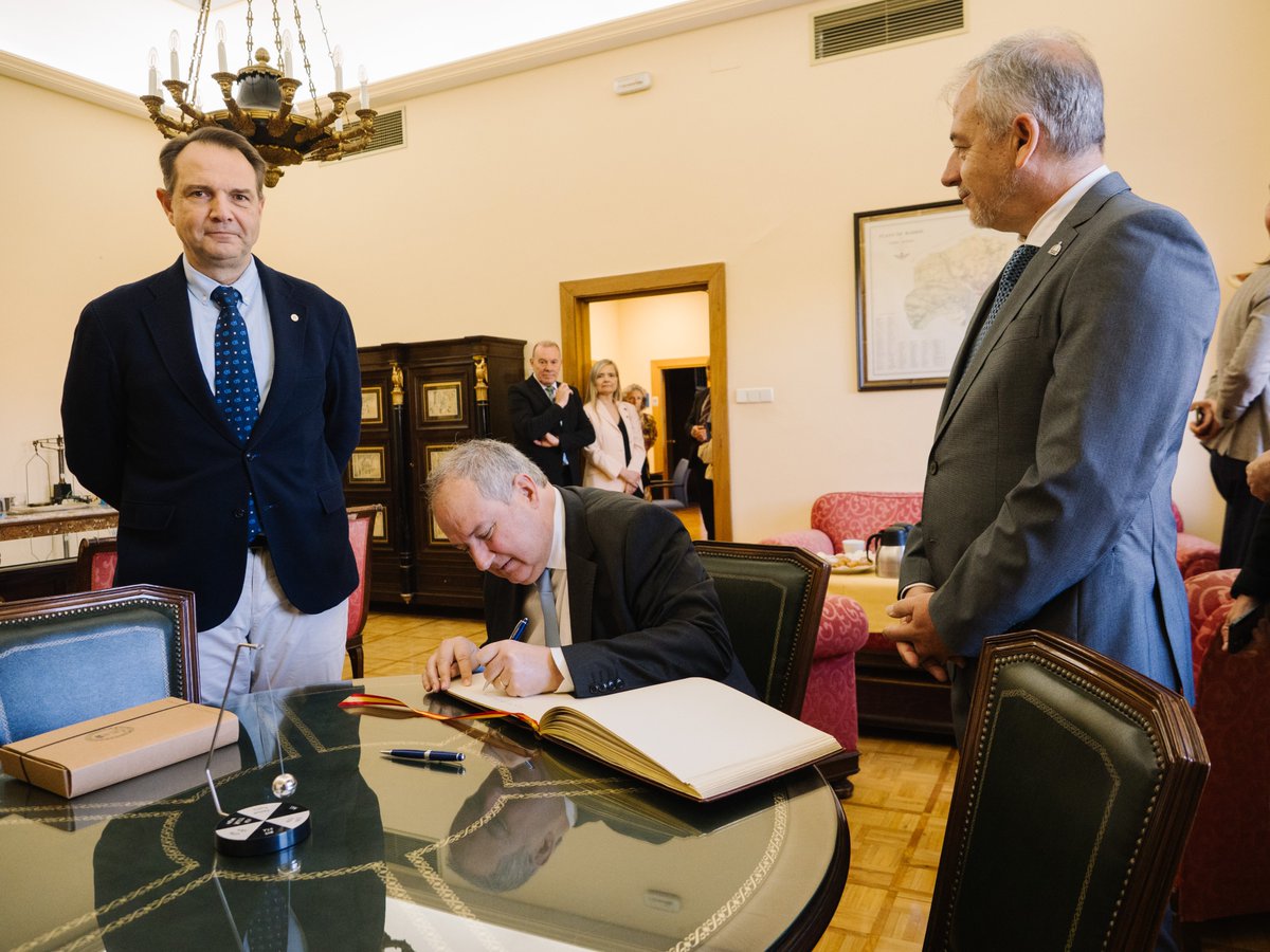 Ministerio de Industria y Turismo tweet media