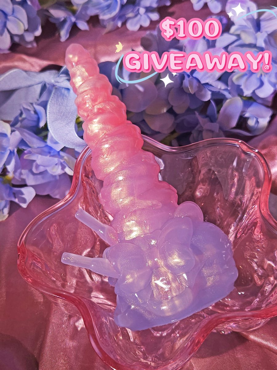 Just a little giveaway to celebrate the lower import taxes! Shipping to the US now starts at $31 (tax + shipping, might float a bit with exchange rate)

💗Like, RT, and leave a lil comment

We’ll pick one lucky bean on May 30th! Thanks for loving our handmade monster toys 🐾