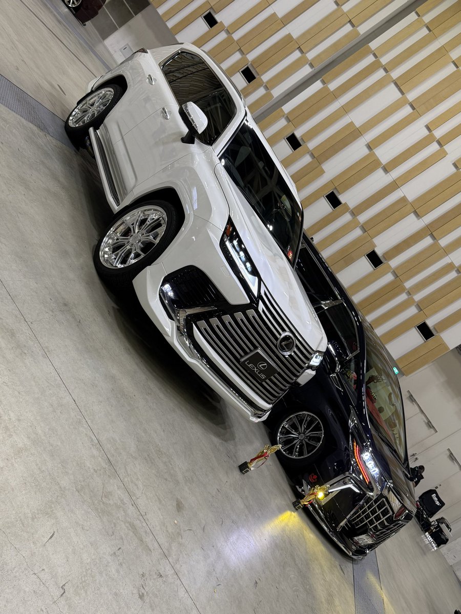 2025.05.18.
VLAZE イベントに参加させて頂きましたPART③.🤗
今回同じホイール🛞中間のLEON HARDIRTT も
KING OF BEAUTIFUL 賞🏆を頂きました。😍👍✨

参加されました皆様、お疲れ様でした。🤗🤗🙇‍♂️🙇‍♂️。
.
@vlaze2024
@al4004ryu 
#lexus
#lexuslx600 
#アルファード 
#レクサス