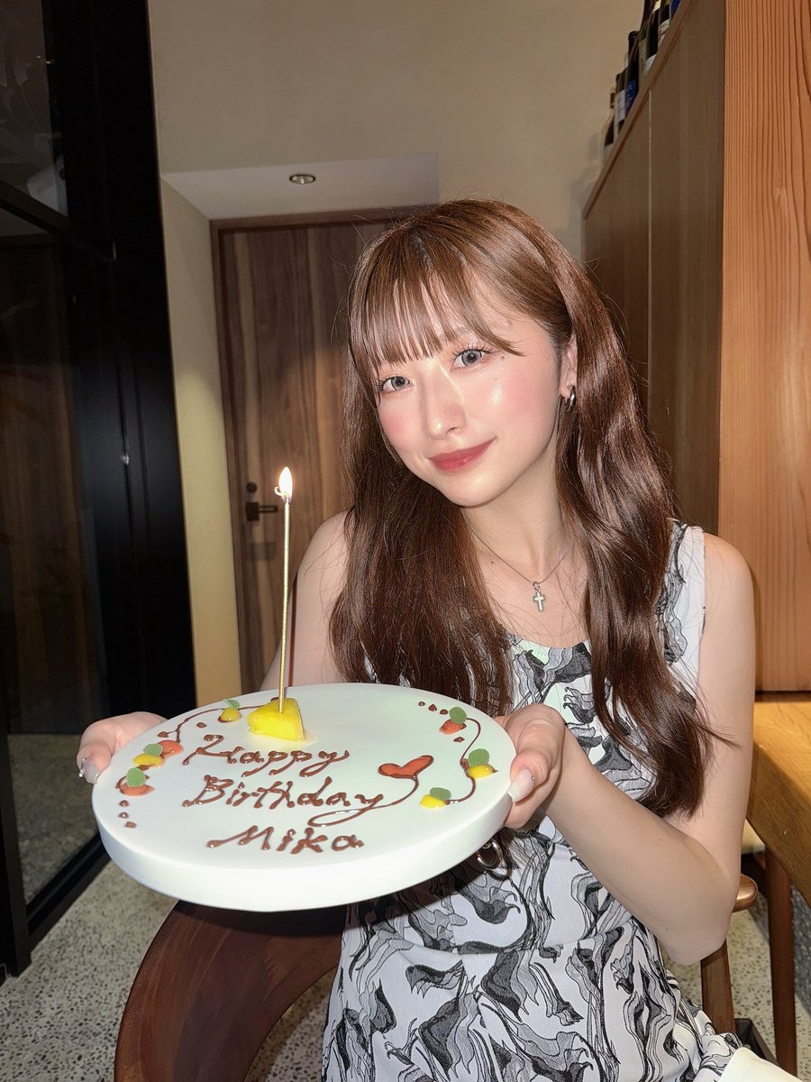 26歳になりました🤍
笑顔と感謝を忘れず今年も素敵な一年にします✨
お誕生日はだーいすきな沖縄でお祝いした🌺
vt.tiktok.com/ZShG1PvE1/