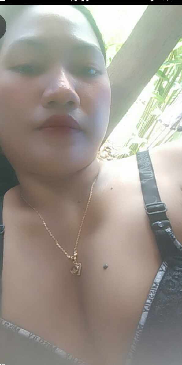 AdheKusuma69's tweet photo. gerah panas sekali tante https://t.co/6OXpEcLim2