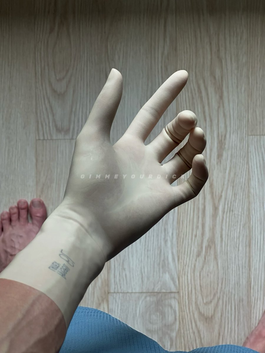 GimmeyourdickH's tweet photo. In case everyone forgot I'm a latex glove lover🤚🏼 https://t.co/PcQcEgtYGo