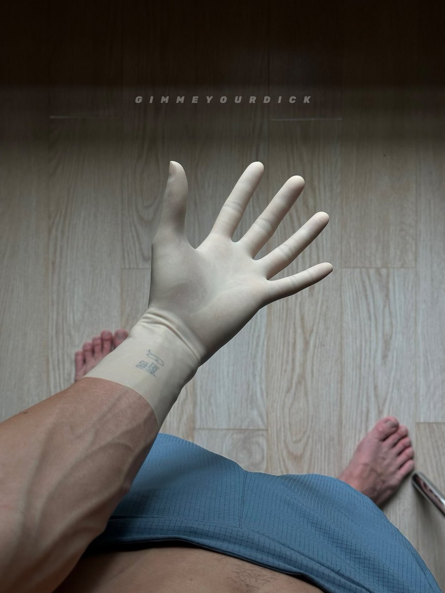 GimmeyourdickH's tweet photo. In case everyone forgot I'm a latex glove lover🤚🏼 https://t.co/PcQcEgtYGo
