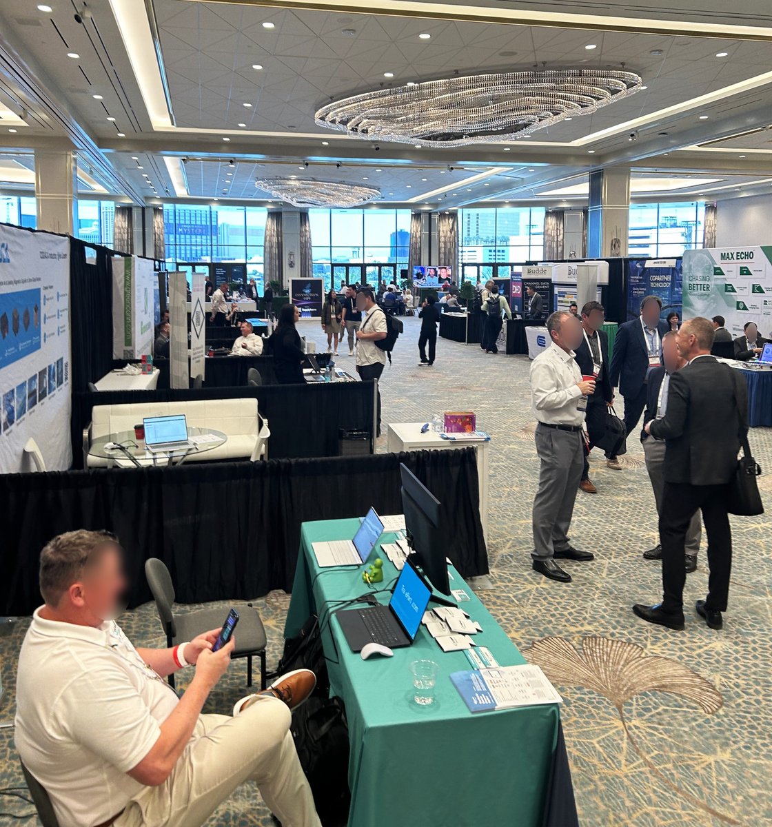 Exxelia's tweet image. At EDS 2025, our distributors and reps are connecting with key industry players — the perfect setting to highlight what makes Exxelia&apos;s passive components so reliable in extreme environments.

#EDS2025 #highreliability #passivecomponents #aerospace #teamexxelia